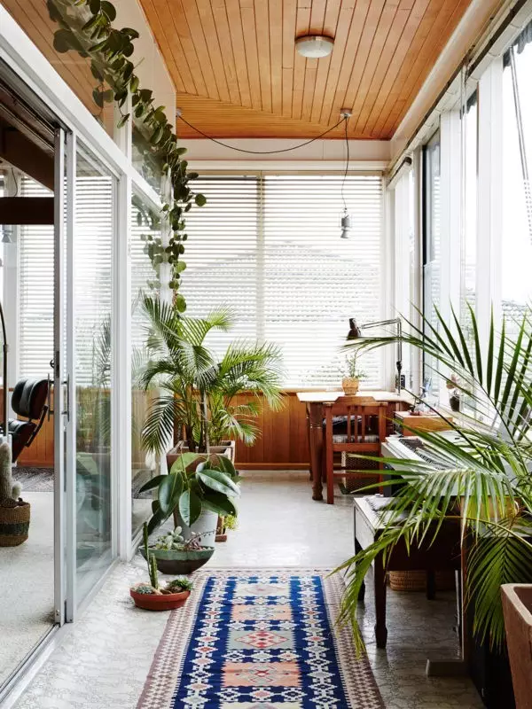 80 villa door to open the door